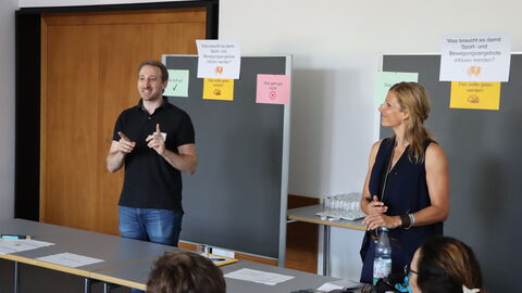 Patrick Diefenbach und Patrizia Frank von der Kreisverwaltung (Bewegungskoor-dination, Sportland Hessen bewegt) leiteten die Workshops bei „Inklusion vor Ort“ an.
