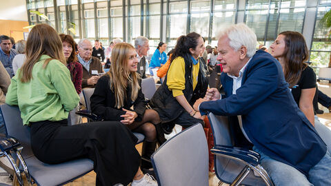 Murmelgruppen zwischen den Teilnehmenden