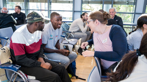 Murmelgruppen zwischen den Teilnehmenden