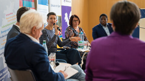 Fishbowl-Diskussion: Gemeinsam stark? Vielfalt im Sport als Motor für sozialen Zusammenhalt und Teilhabe