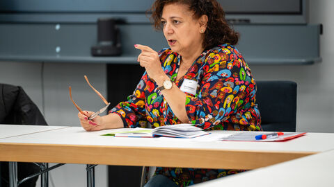 Raum für Vielfalt „Niedrigschwellige und bedarfsorientierte Angebote zur Bewegungsförderung schaffen“, Moderation: Zohreh Almadani (Frauentreff Brückenhof)