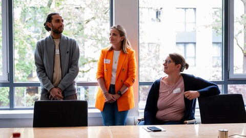 Teilnehmende in den Räumen für Vielfalt