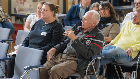 Austauschrunde mit den Teilnehmenden zu den Praxisbespielen